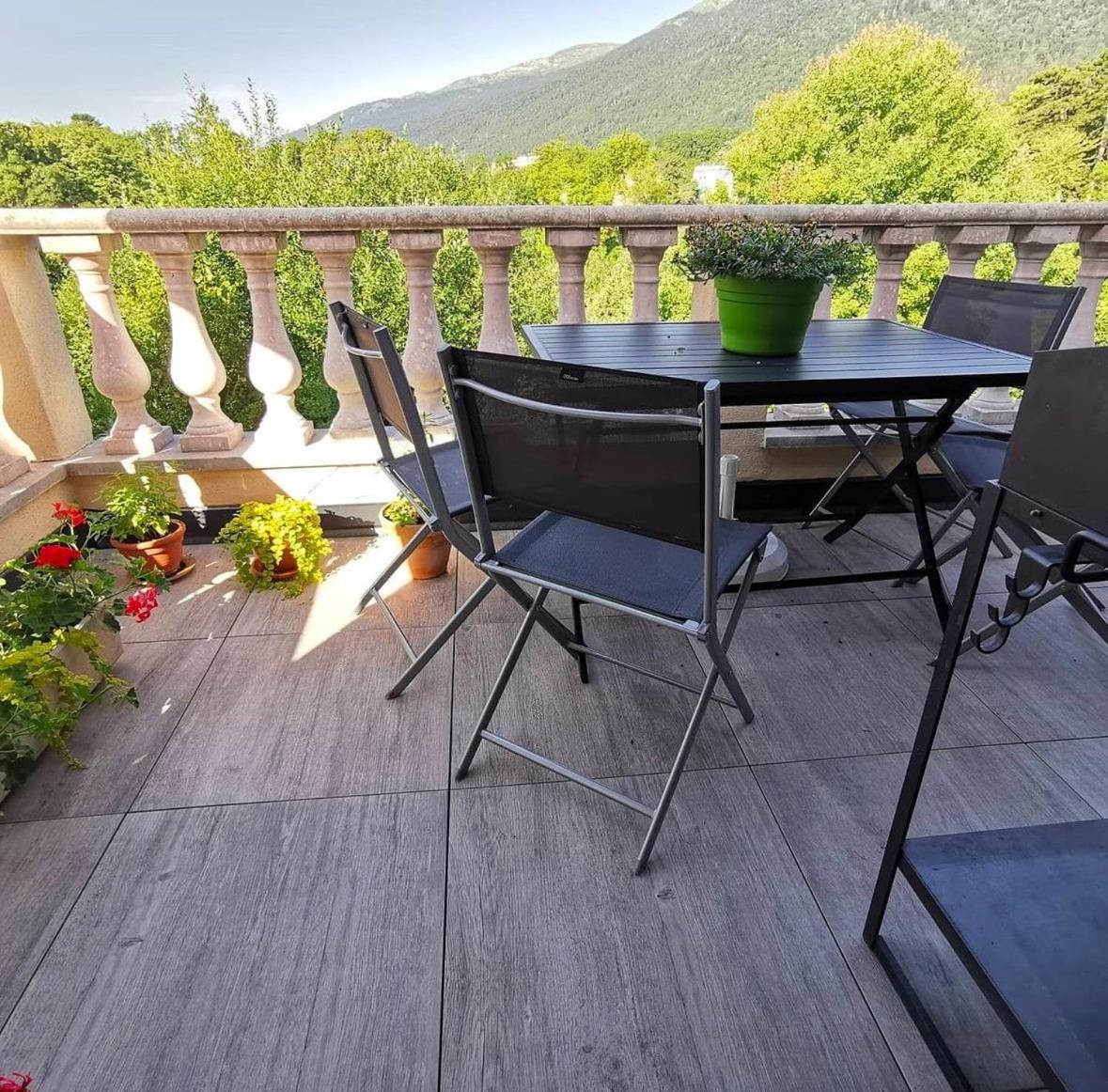 Appartement Hebergeneve Les Terrasses à Gex Extérieur photo